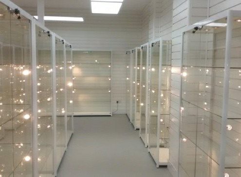 isle of wight glass museum - empty cabinets